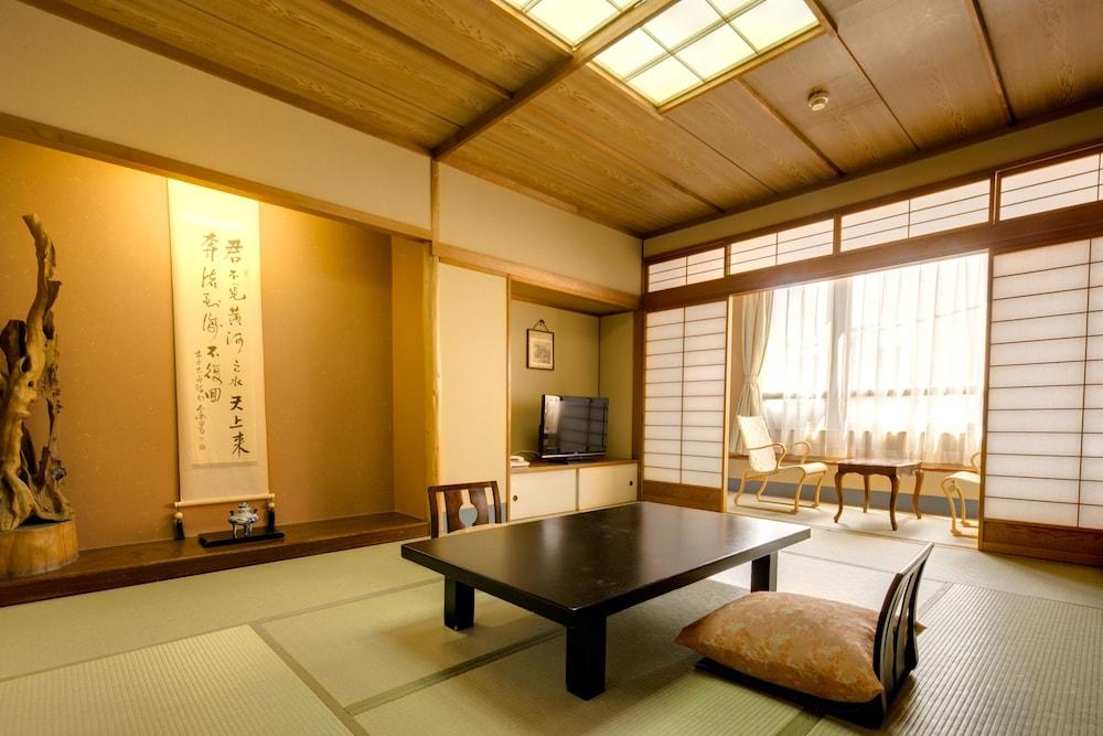 Hotel Shiroyama Югавара Экстерьер фото