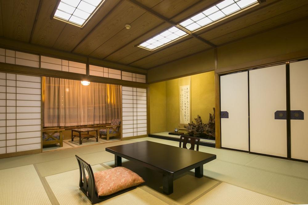 Hotel Shiroyama Югавара Экстерьер фото