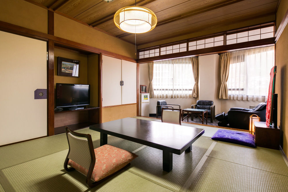 Hotel Shiroyama Югавара Экстерьер фото